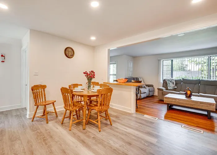 On 2 Acres - Spacious Deck! *