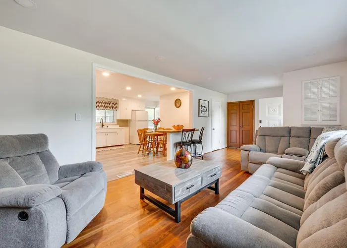 On 2 Acres - Spacious Deck!