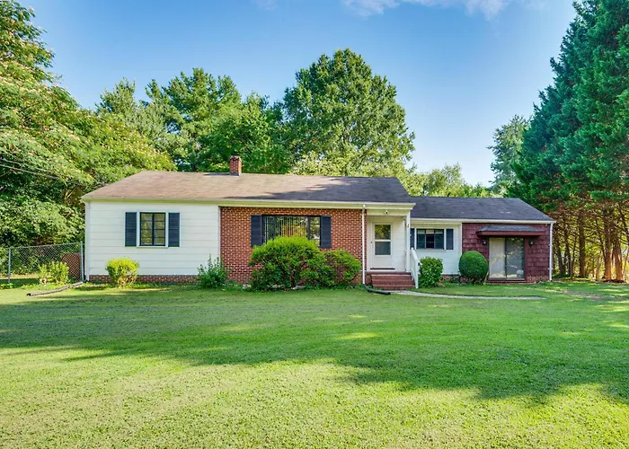 On 2 Acres - Spacious Deck! Holiday home *