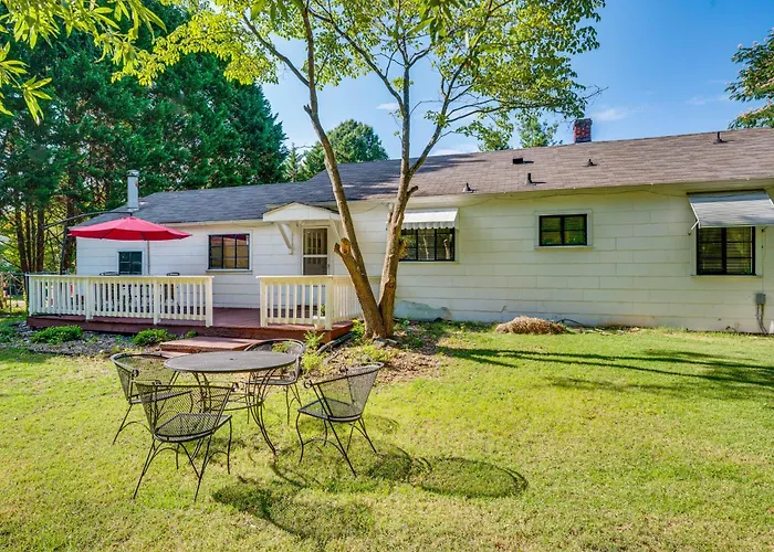 On 2 Acres - Spacious Deck! * Winston-Salem