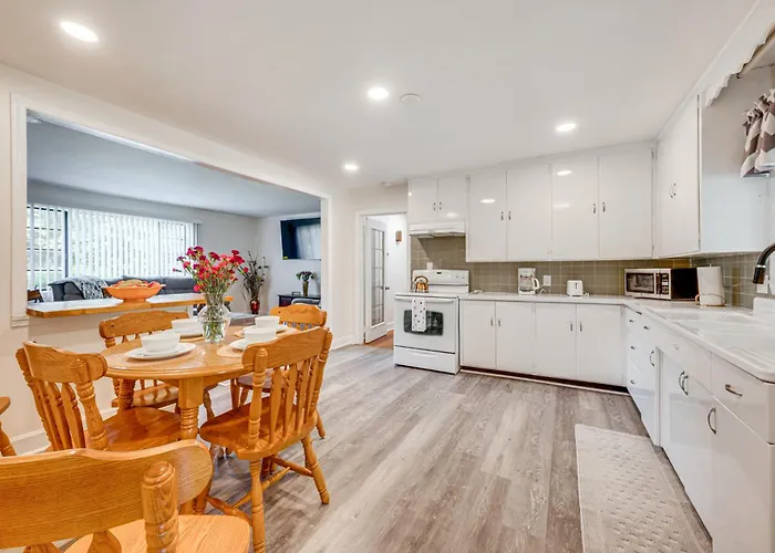 On 2 Acres - Spacious Deck!